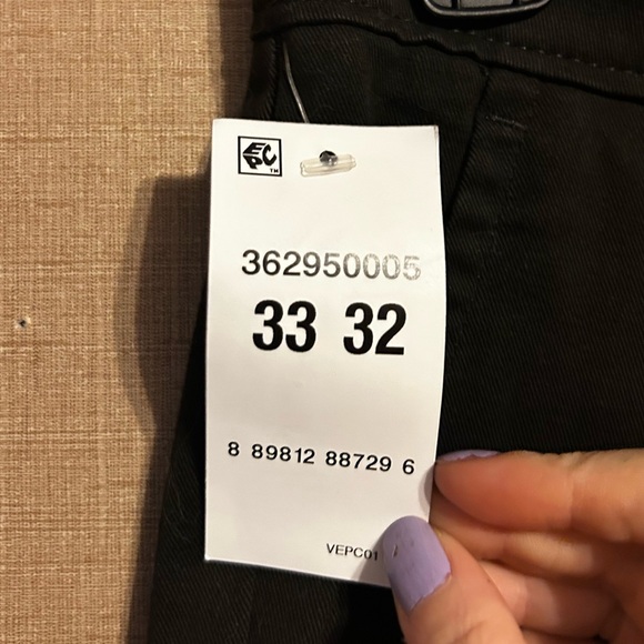 Men’s Dockers 33x32 Slim Fit Khaki Gray/Black Work Pants Dress Pants Never Worn - Picture 4 of 4